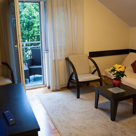 Villa Forest Belgrado Esterno foto